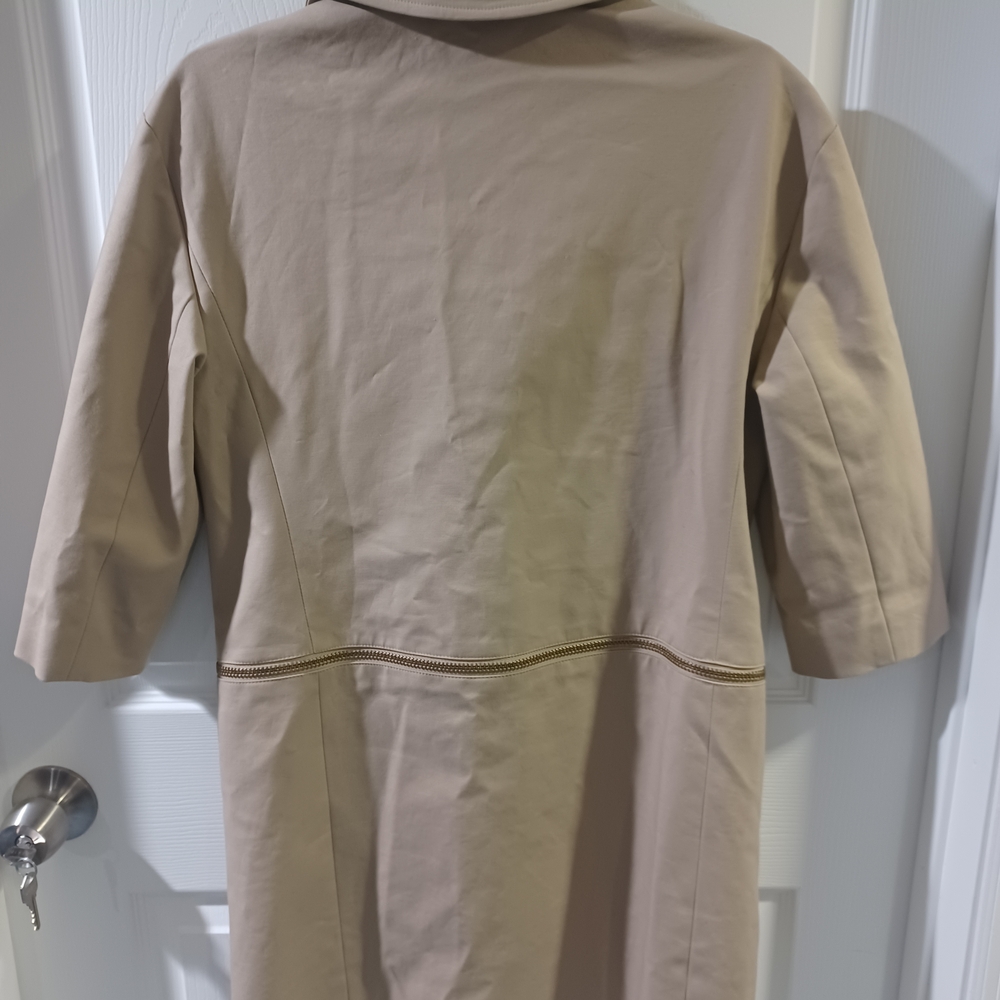 Versatile MK Trench Coat With 3/4 Sleeve Gold Hardware - Picture 5 of 8